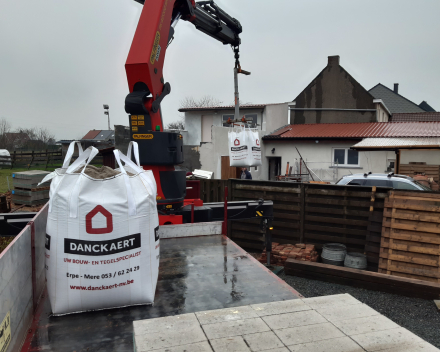 Levering zand & betonblokken aan huis