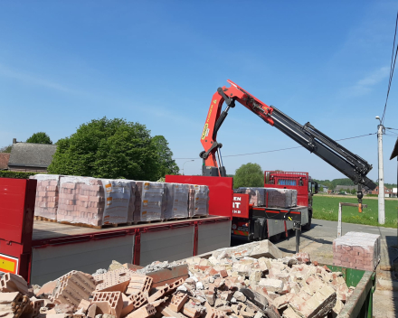 Gevelsteen Vande Moortel geleverd op de werf