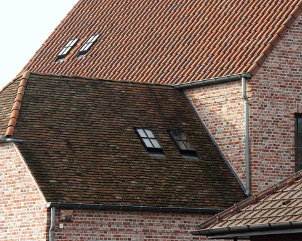 Authentiek metalen dakraam met geïsoleerd glas