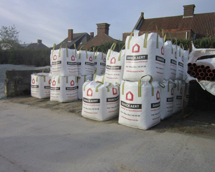 Zand, grind, gravier, ... ook allemaal verkrijgbaar in bigbags van 1600 Kg
